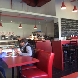 Dépanneur Parisoir Spot Café - Somewhere between sleek and homey.