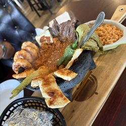 La Casa Restaurant - Molcajete