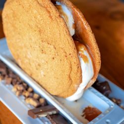 Marché Burette - Two-Handed Ice Cream Sandwich