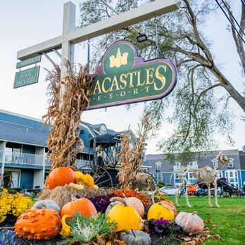 Seacastles Resort - Fall Decorations - Resorts Near Me - Ogunquit, Maine