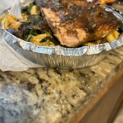 Lula Mae's Gardin - Jerk Salmon Mac & C