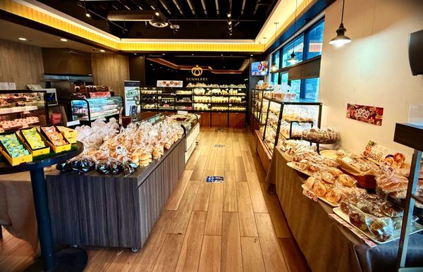 Sunmerry Bakery by null