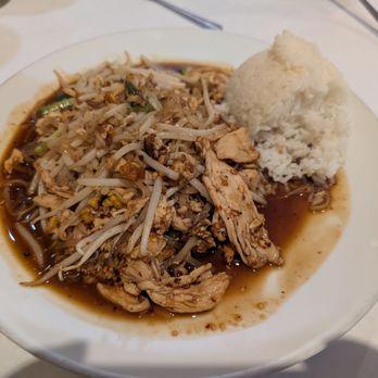 Railroad Thai Restaurant - Chicken Pad Thai (they call it Pud Thai) - Thai Near Me - Montgomery, Alabama Railroad Thai Restaurant - Chicken Pad Thai (they call it Pud Thai) - Thai Near Me - Montgomery, Alabama