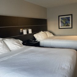 Holiday Inn Express & Suites Lawrence