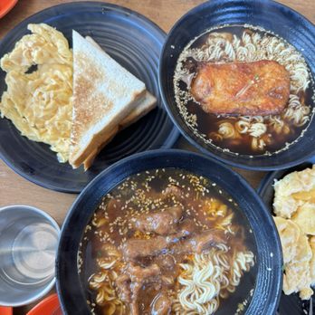 Ho Yuen Cafe - Satay beef and pan fried chicken instant noodles with a side of toasted and scrambled eggs - Chinese Near Me - Vancouver, British Columbia