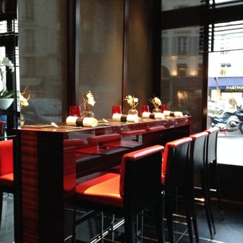 L'Atelier de Joël Robuchon - Side dining table - French Near Me - Paris, 75
