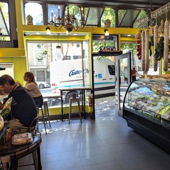 Limoncello - Dine-in counter and Sutter Street entrance - Sandwiches Near Me - San Francisco, California Limoncello - Dine-in counter and Sutter Street entrance - Sandwiches Near Me - San Francisco, California