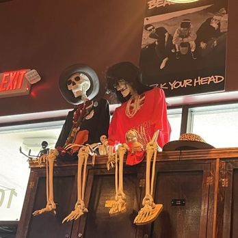 Cosmic Cowboy Lounge - Wine Bars Near Me - Spring, Texas