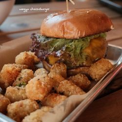 Little Sama Ojai - Wagyu Cheeseburger