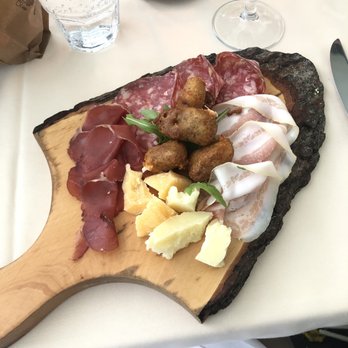la veranda dei pescatori - Charcuterie with salami, ham, fried cheese and two aged cheeses. - Italian Near Me - Perledo, LC