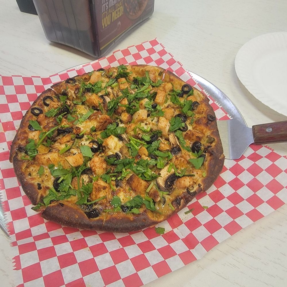 Pizza Twist - Chicken Curry Pizza, No Onions,Spicy - Pizza Near Me - Rancho Cordova, California Pizza Twist - Chicken Curry Pizza, No Onions,Spicy - Pizza Near Me - Rancho Cordova, California