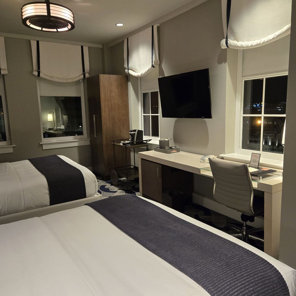 The Bristol Hotel - Beautiful decor - Hotels Near Me - Bristol, Virginia