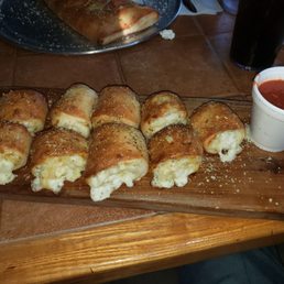 Cheesy garlic knots Cheesy garlic knots