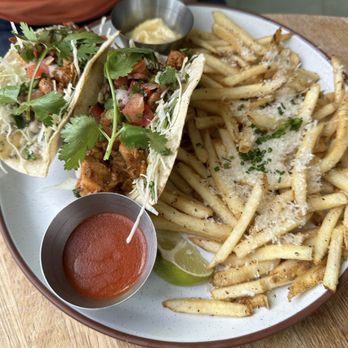 Earls Kitchen + Bar - New American Near Me - McLean, Virginia