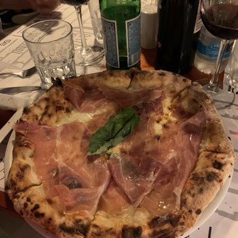 Trattoria del Centro - Fume Pizza - white pizza with prosciutto and provolone cheese - Italian Near Me - Playa del Carmen, ROO