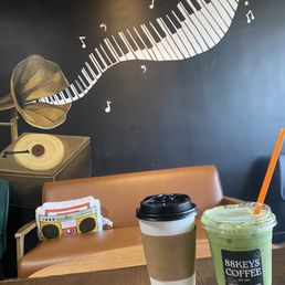 Spanish latte & iced matcha latte