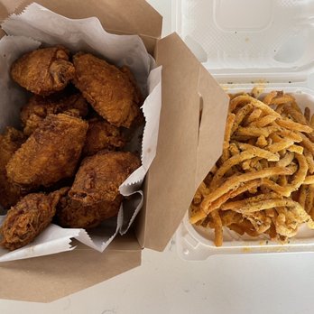 Vons Chicken - Crispy Fried Shoyu Chicken and French Fries Snow (cheese & onions) - Korean Near Me - Honolulu, Hawaii