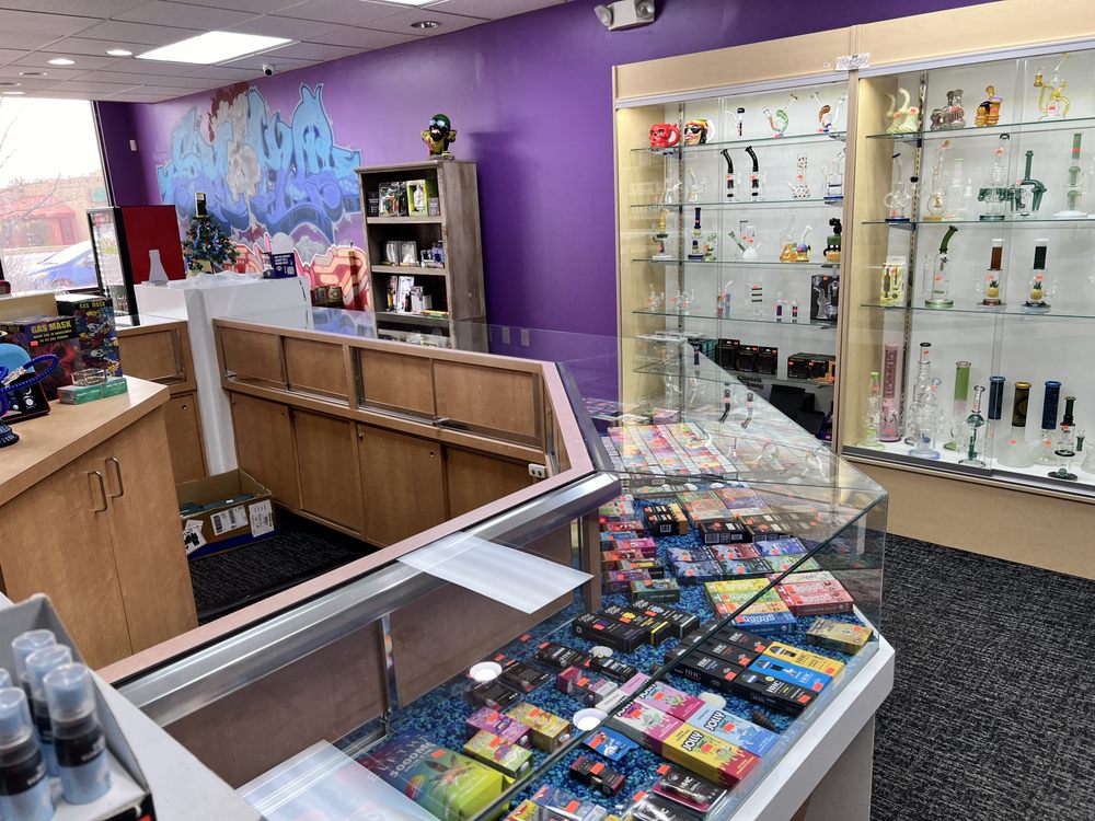 SMOKE TOKZ LAWRENCE SMOKE AND VAPE SHOP Updated April 2024 1003