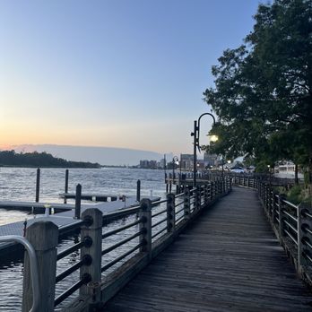 Wilmington Riverwalk - Riverwalk at sunset. - Parks Near Me - Wilmington, North Carolina Wilmington Riverwalk - Riverwalk at sunset. - Parks Near Me - Wilmington, North Carolina