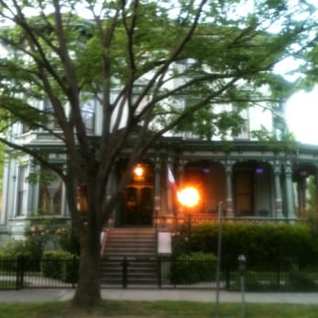 HI Sacramento Hostel - Twilight - Hostels Near Me - Sacramento, California