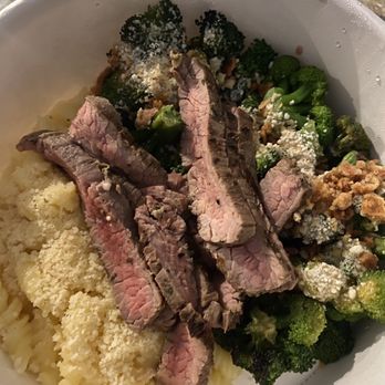 Flower Child - Steak entree w/ roasted broccoli & Gluten-Free Mac & Cheese - Salad Near Me - Tucson, Arizona