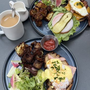 Earls Kitchen + Bar - Classic Eggs Benedict, Breakfast Burger - New American Near Me - Boston, Massachusetts Earls Kitchen + Bar - Classic Eggs Benedict, Breakfast Burger - New American Near Me - Boston, Massachusetts