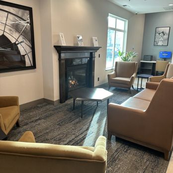 Hampton Inn & Suites Astoria - Fireplace and chill area - Hotels Near Me - Astoria, Oregon Hampton Inn & Suites Astoria - Fireplace and chill area - Hotels Near Me - Astoria, Oregon