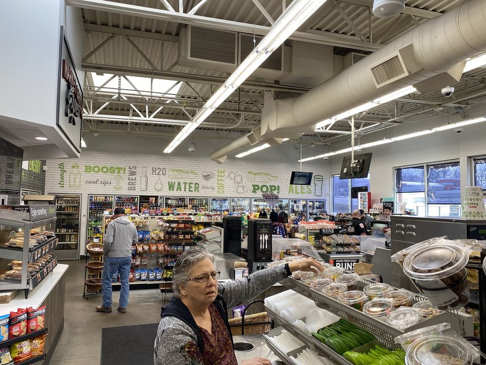 HYVEE FAST & FRESH Updated July 2024 205 N Belt Hwy, Saint Joseph