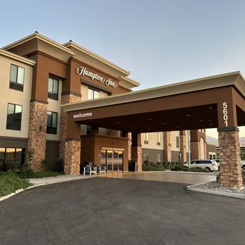 Hampton Inn Arvin Tejon Ranch - Front entrance - Hotels Near Me - Arvin, California