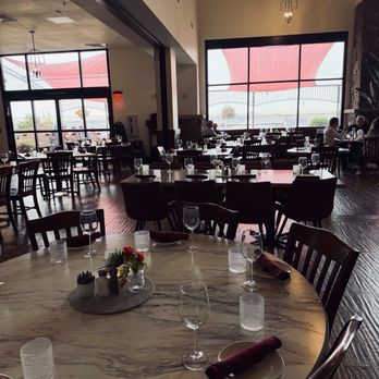 Redhawk - Inside dining room stayed empty most of the time we were there. Outside dining captured all the guests preferences. - Gastropubs Near Me - Twin Falls, Idaho