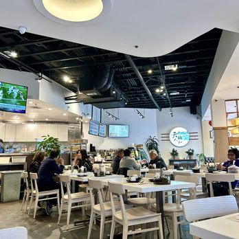 Sam Woo Cafe - Modern ambience with high ceilings - Desserts Near Me - Artesia, California