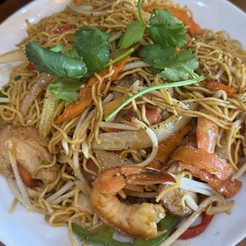 Rice & Roll’d - Chow mein - Vietnamese Near Me - Manteca, California