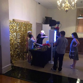 Minibooths - open photo booth which makes it so much more fun and much easier to fit in more people into the picture!!! - Photo Booth Rentals Near Me