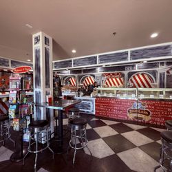 Bravoland Ice Cream - Inside