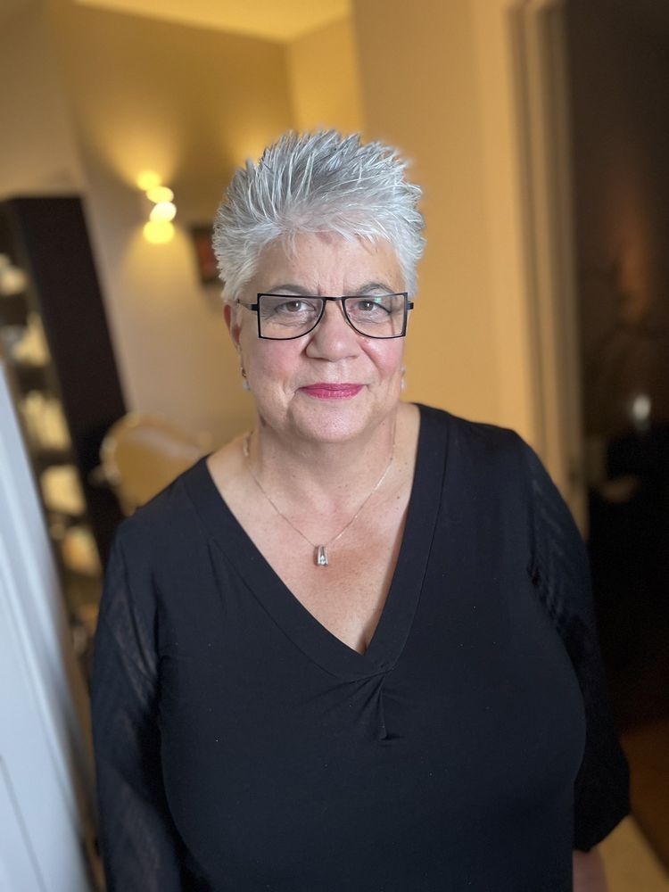 Deborah Pannier Skin and Makeup Logo