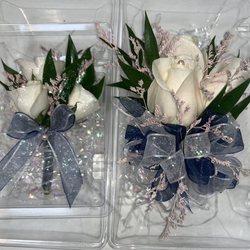 Albertsons - Corsage and boutonniere set - crafted by Michelle H.