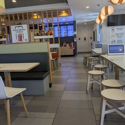 McDonald's - Spotless dining room!