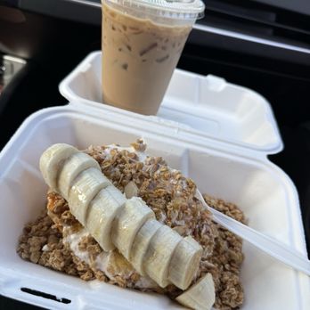 The Sippin Siren - Fruit and youghurt bowl - Coffee & Tea Near Me - Hilo, Hawaii