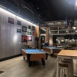 The Surf Club Oceanside - Pool table
