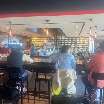 Great Divide Brewhouse and Kitchen - The bar ! - Brewpubs Near Me - Denver, Colorado