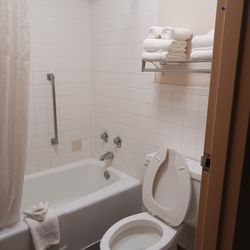Days Inn & Conf Center by Wyndham Southern Pines Pinehurst - Very CLEAN.