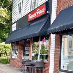 Tommie’s Pizza - Exterior