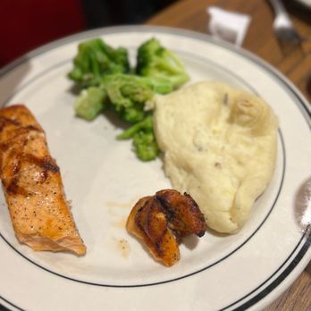 Mimi's Cafe - Glazed Salmon - American Near Me - Chesterfield, Missouri Mimi's Cafe - Glazed Salmon - American Near Me - Chesterfield, Missouri