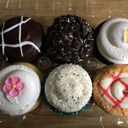 Cupcakes I picked up for Mother's Day. They were truly amazing! Cupcakes I picked up for Mother's Day. They were truly amazing!