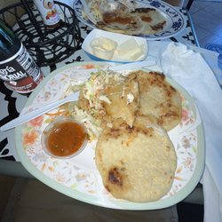 3 28. Orden de Pupusas.