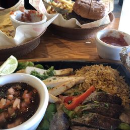 Chicken and steak Fajitas Oldtimer Burger w/o Cheese