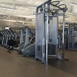 Fitness 19 Algonquin - The best gym i've ever been to by far!! Great atmosphere, friendly staff and everything you could possibly need to workout!