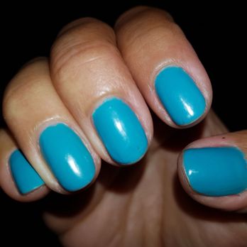 G Beauty Lounge - The middle finger that was "fixed" and paint all missing from the tip of my nails. The only shine here is from my flash when I took the pic. - Nail Salons Near Me - North Bergen, New Jersey