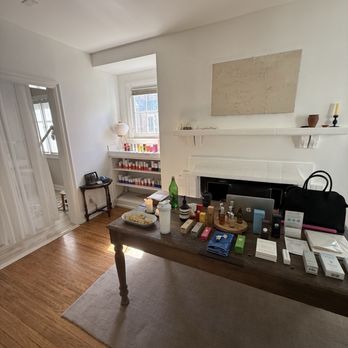 Reilley Lorene Skin Studio - Welcome area, products - Skin Care Near Me - South Pasadena, California Reilley Lorene Skin Studio - Welcome area, products - Skin Care Near Me - South Pasadena, California