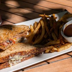 Copper Kettle Pub - Tomato Bacon sandwich